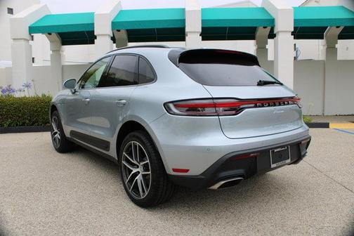 Dolomite Silver Metallic 2026 Porsche Macan Base