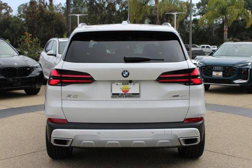 Mineral White Metallic 2026 BMW X5 sDrive40i