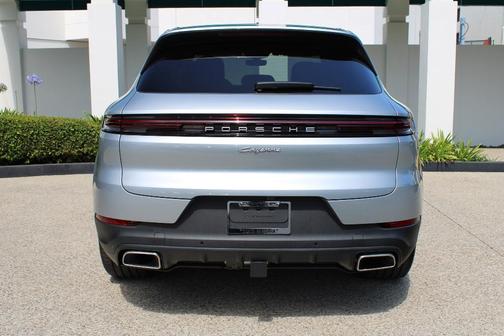 Dolomite Silver Metallic 2025 Porsche Cayenne AWD