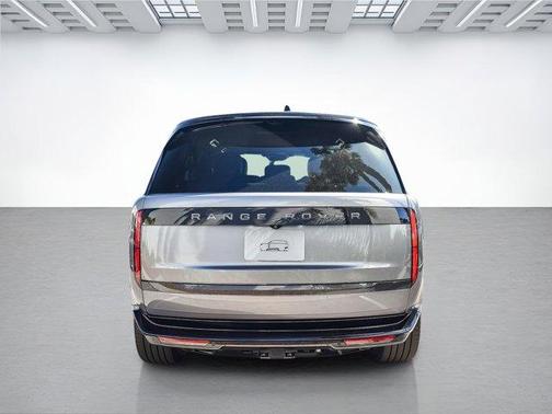 2025 Land Rover Range Rover P530 SE 7 Seat