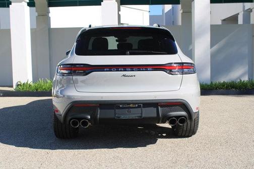 2026 Porsche Macan 