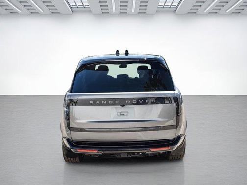2025 Land Rover Range Rover P530 SE 7 Seat
