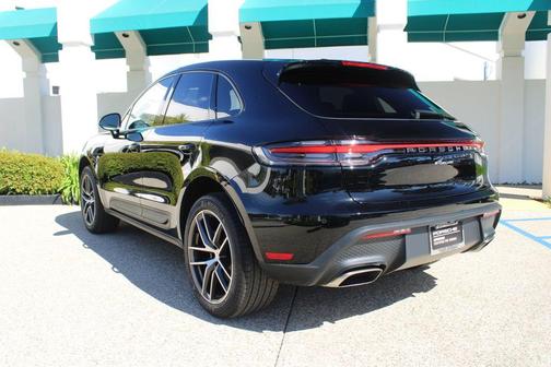 2025 Porsche Macan Base