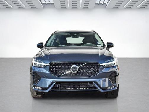 2024 Volvo XC60 B5 Ultimate Dark Theme