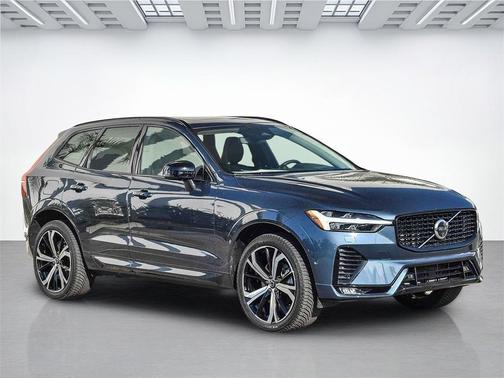 2024 Volvo XC60 B5 Ultimate Dark Theme