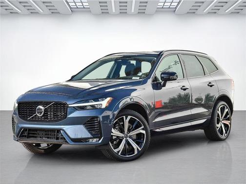2024 Volvo XC60 B5 Ultimate Dark Theme