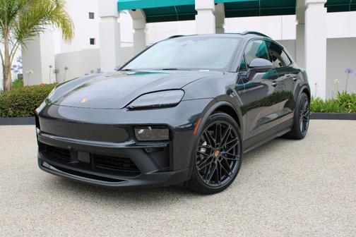 Volcano Grey Metallic 2026 Porsche Macan GTS