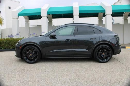 Volcano Grey Metallic 2026 Porsche Macan GTS
