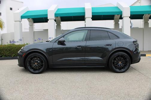 Volcano Grey Metallic 2026 Porsche Macan GTS