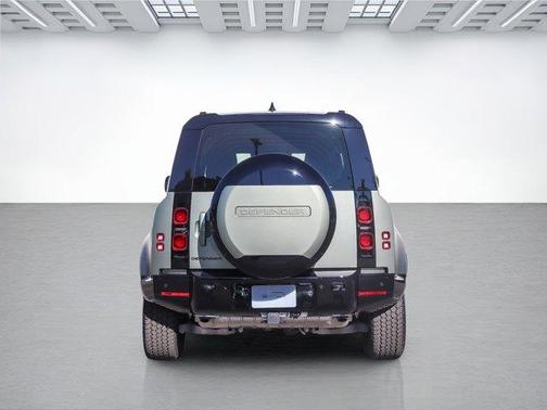 2025 Land Rover Defender P400 X-Dynamic SE