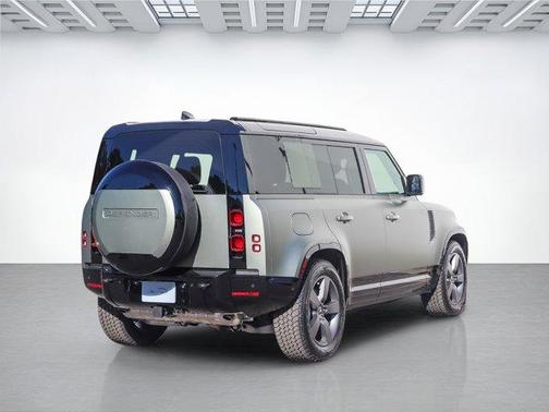 2025 Land Rover Defender P400 X-Dynamic SE