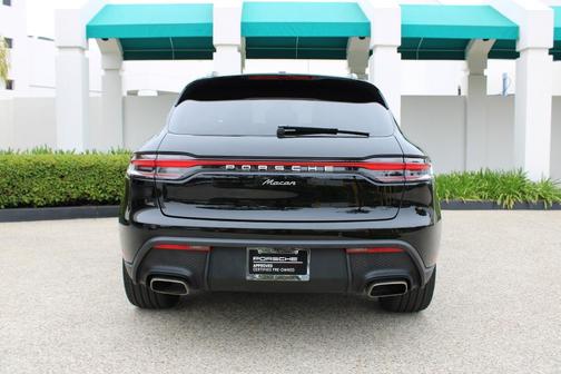 2026 Porsche Macan Base