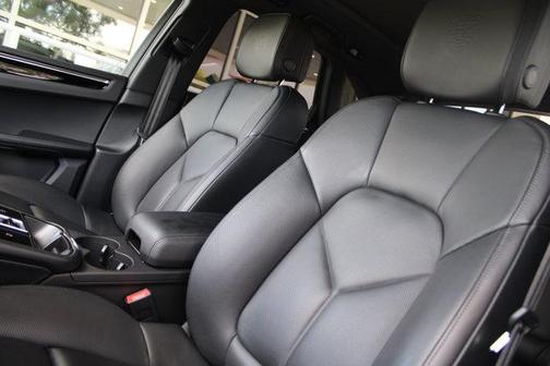 2025 Porsche Macan T