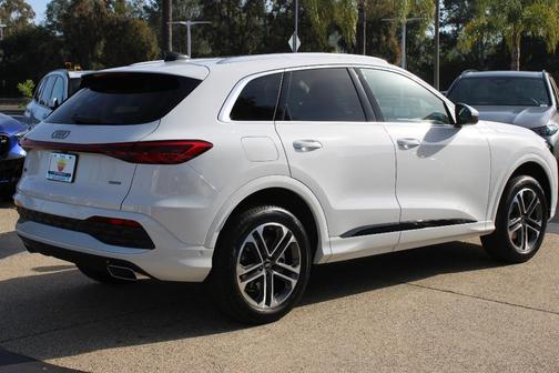 Glacier White 2026 Audi Q5 PLUS
