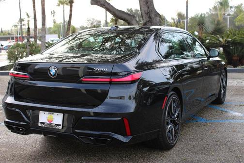 2023 BMW 760 760i xDrive