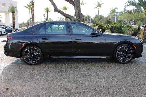 2023 BMW 760 760i xDrive