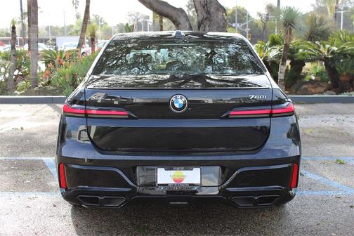 2023 BMW 760 760i xDrive