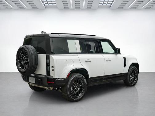 Fuji White 2026 Land Rover Defender P400 X-Dynamic SE