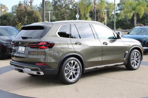 Manhattan Green Metallic 2026 BMW X5 PHEV xDrive50e