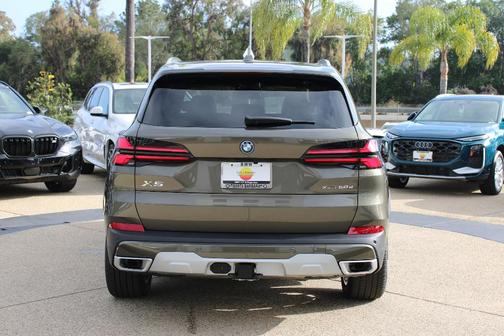 Manhattan Green Metallic 2026 BMW X5 PHEV xDrive50e