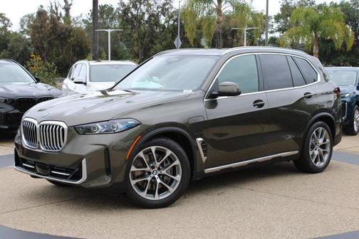 Manhattan Green Metallic 2026 BMW X5 PHEV xDrive50e