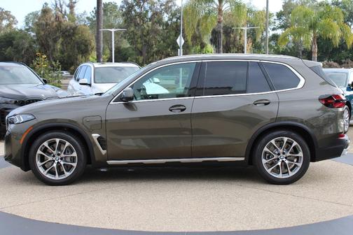 Manhattan Green Metallic 2026 BMW X5 PHEV xDrive50e