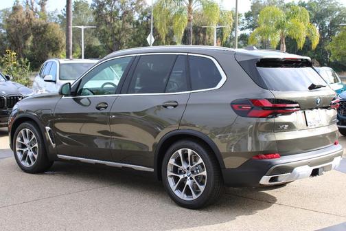 Manhattan Green Metallic 2026 BMW X5 PHEV xDrive50e