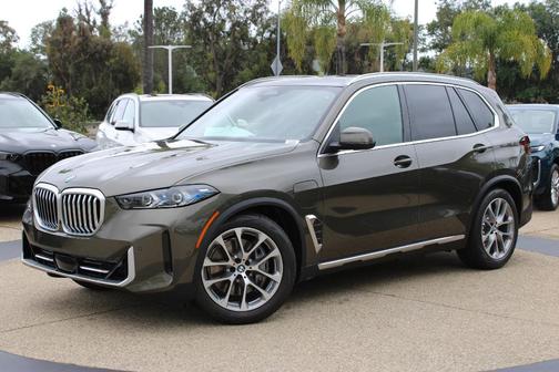 Manhattan Green Metallic 2026 BMW X5 PHEV xDrive50e