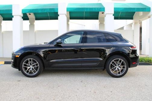 2025 Porsche Macan Base