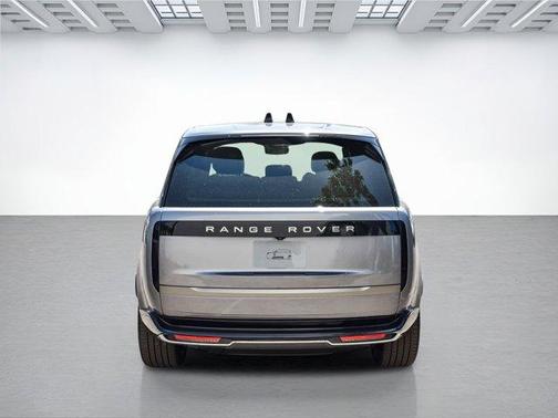2025 Land Rover Range Rover P400 SE 7 Seat