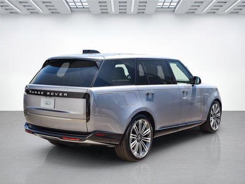 2025 Land Rover Range Rover P400 SE 7 Seat
