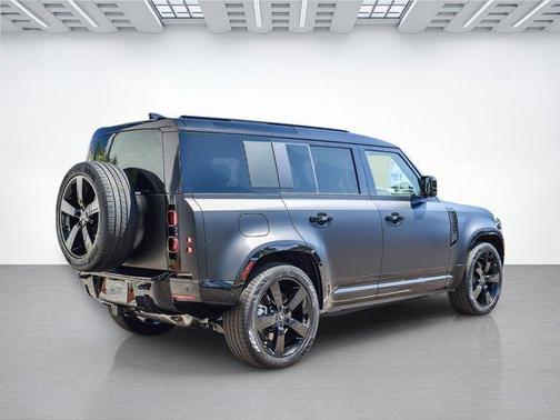 2025 Land Rover Defender P400 X-Dynamic SE