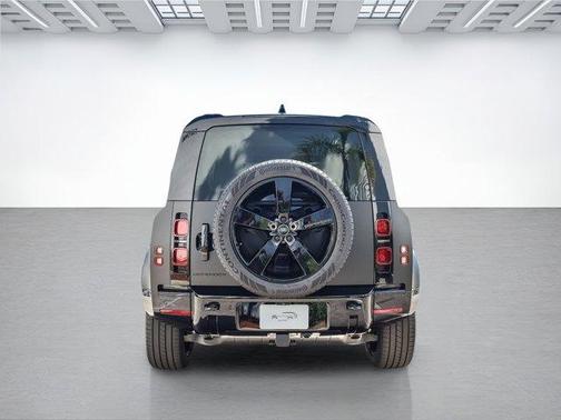 2025 Land Rover Defender P400 X-Dynamic SE