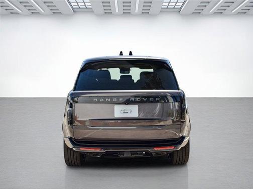 2025 Land Rover Range Rover P530 SE 7 Seat
