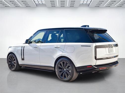 2025 Land Rover Range Rover SE
