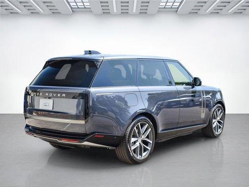 2025 Land Rover Range Rover P550e SE