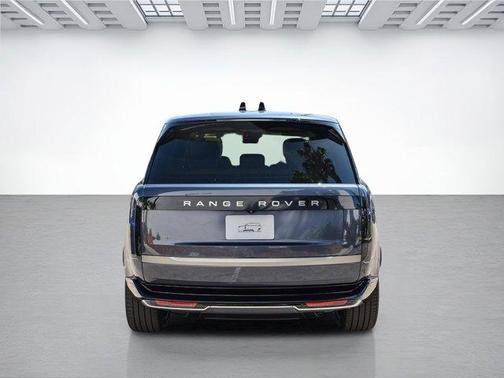2025 Land Rover Range Rover P550e SE