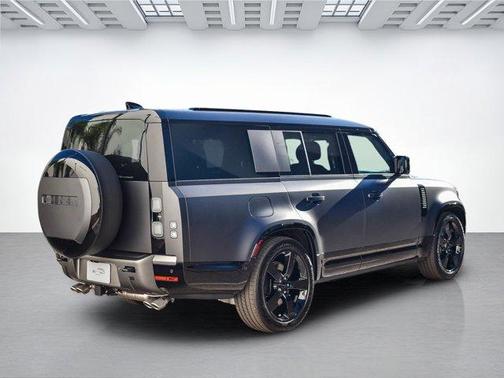 2026 Land Rover Defender V8