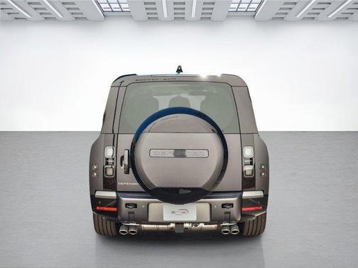 2026 Land Rover Defender V8