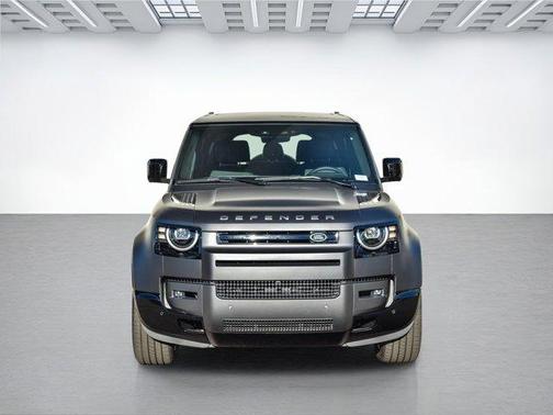 2026 Land Rover Defender V8