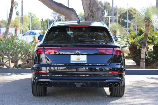 Mythos Black Metallic 2026 Audi SQ8 4.0T quattro PREMIUM PLUS