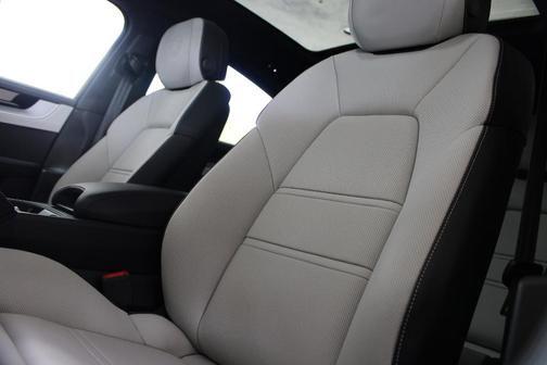 Carrara White Metallic 2026 Porsche Cayenne AWD