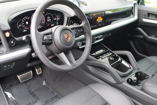 Quartzite Grey Metallic 2025 Porsche Cayenne Base