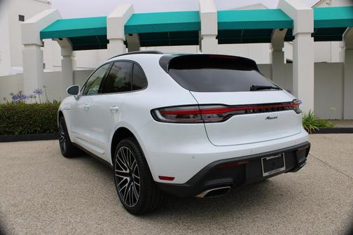 Carrara White Metallic 2026 Porsche Macan Base