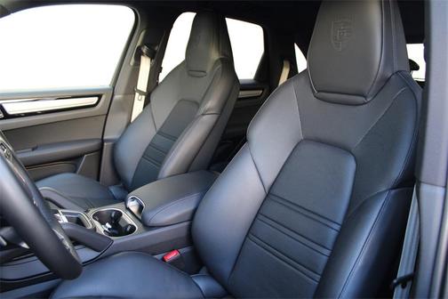 2023 Porsche Cayenne S Platinum Edition