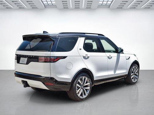 2025 Land Rover Discovery P300 Dynamic SE