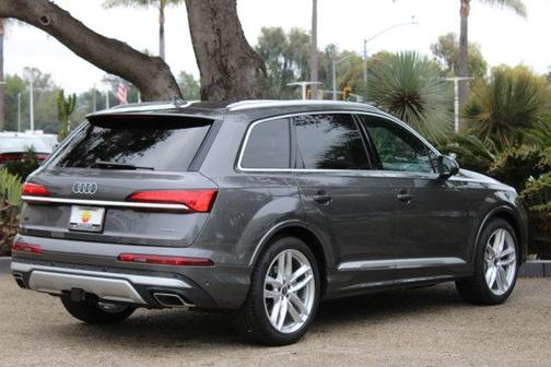 2025 Audi Q7 Premium Plus