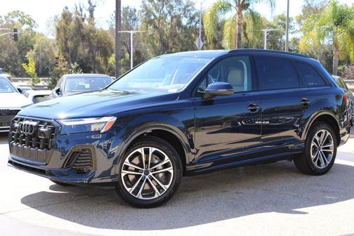 Blue Metallic 2026 Audi Q7 45 Premium