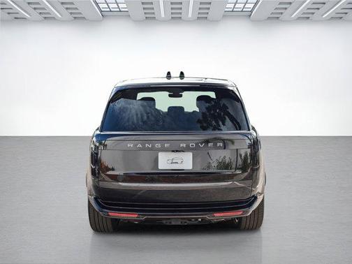 2025 Land Rover Range Rover P530 SE 7 Seat