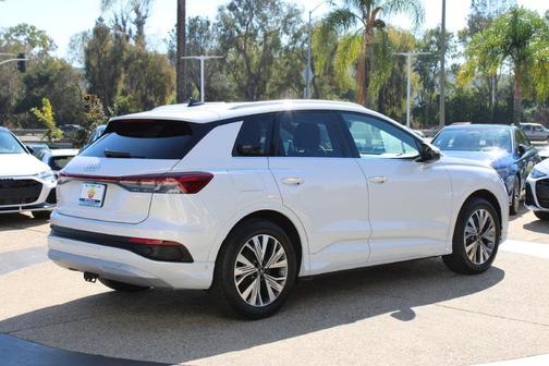Glacier White Metallic 2023 Audi Q4 e-tron 40 Premium Plus